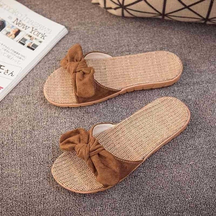 Chọn dép đi du lịch biển vừa thanh lịch vừa thoải mái, bạn gái vẫn hút ánh nhìn